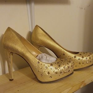 Gianni Bini gold heels size 11